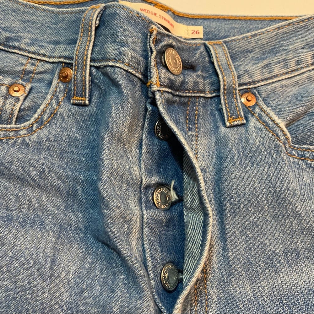 NWOT Levi's Wedgie Straight Jeans | Size 26 - Picture 6 of 6